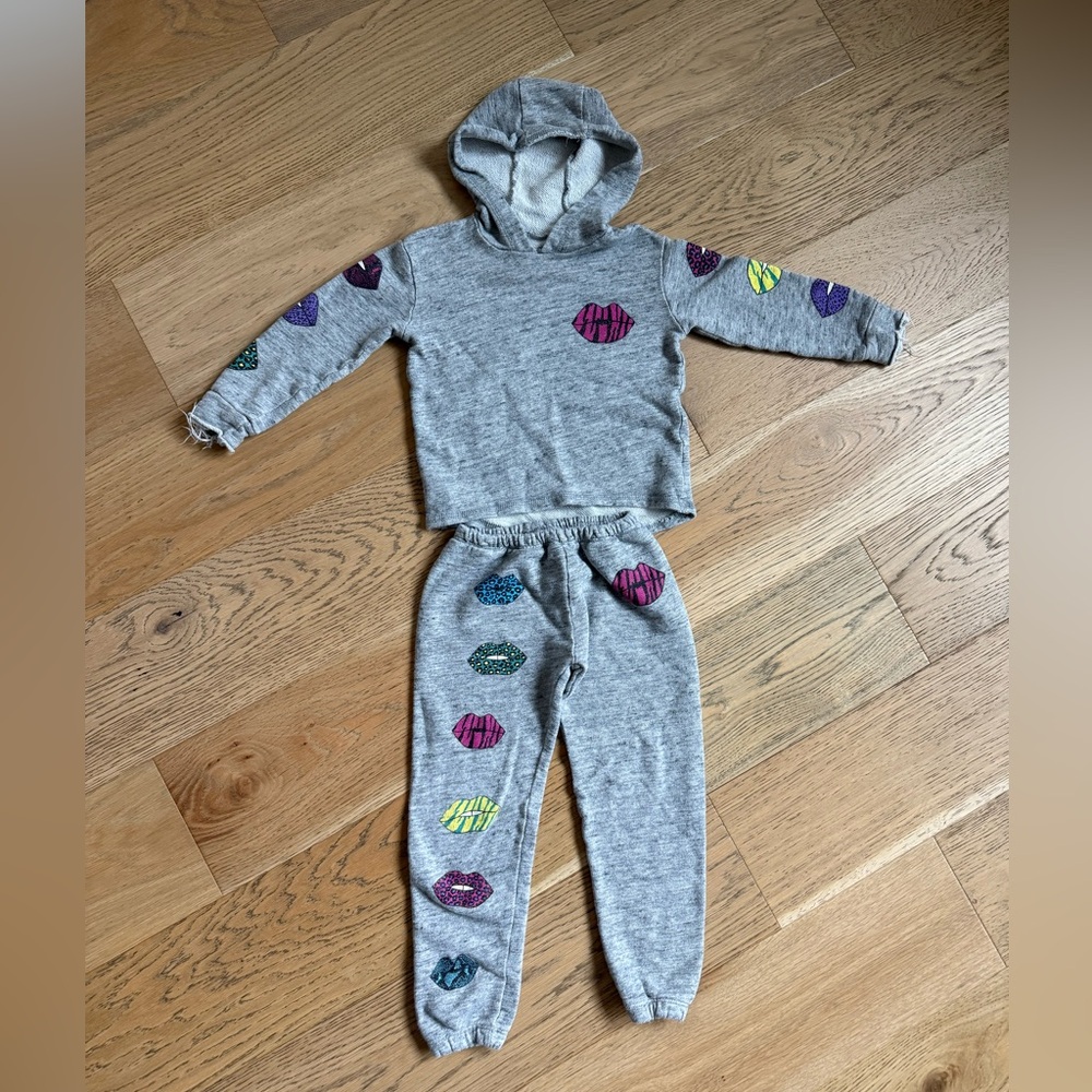 Size 5 Chaser Lip Print Sweat Set